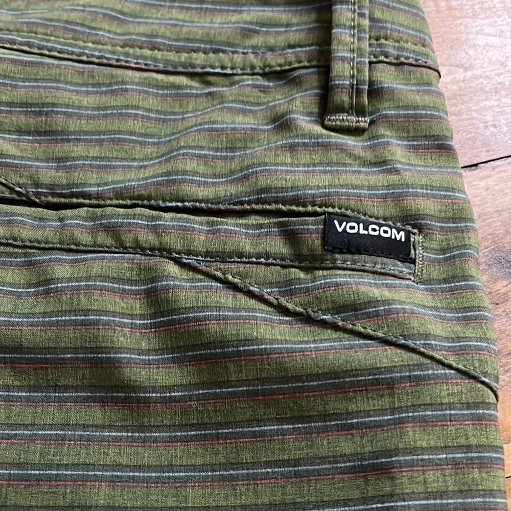 Volcom shorts - Picture 6 of 8